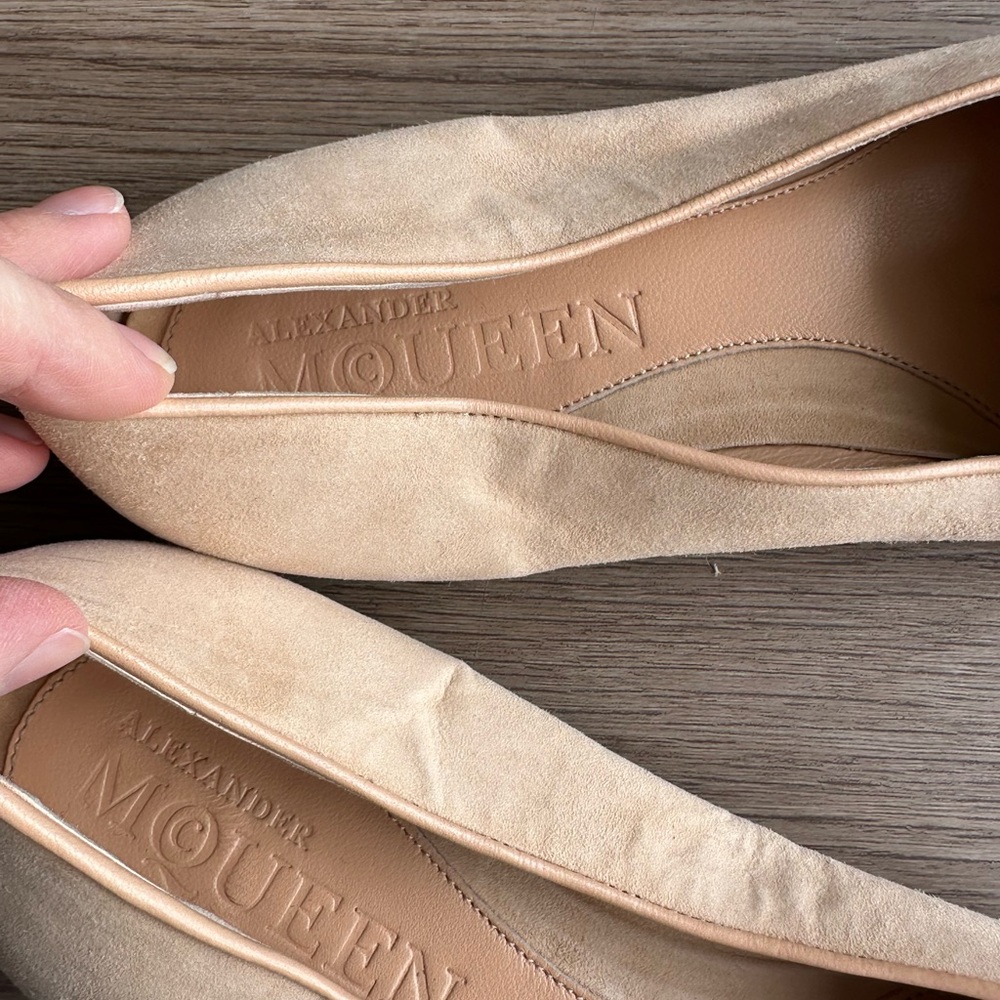 Alexander McQueen Cream Skull Flats - Picture 5 of 6